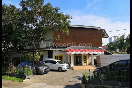 Disewakan Rumah 2 Lantai + Pool untuk Kantor / Usaha – Brawijaya, Jakarta Selatan