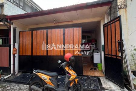 Dijual Rumah Second Murah Semi Furnished Tanah Luas di Pancoran Mas Depok