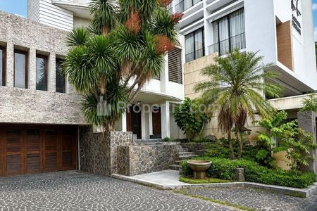 Dijual Rumah Mewah dengan Tanah Luas di Jantung Jakarta Area Bendungan Hilir, Jakarta Pusat