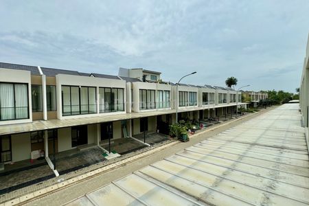 Jual Cepat Rumah di Milenial PIK 2 Ukuran 4,5x10 – 2 Lantai 2 Kamar Tidur Harga di Bawah Pasaran Masih Brand New