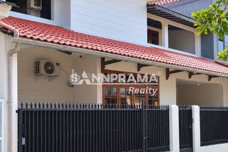 Dijual Rumah Second 2 Lantai Murah Siap Huni dalam Perumahan di Beji Depok
