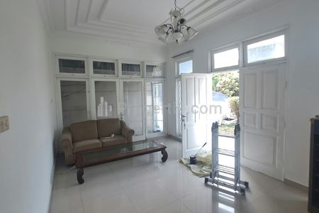 Sewa Rumah Siap Huni di Pondok Indah, Jakarta Selatan - Dekat Pondok Indah Mall