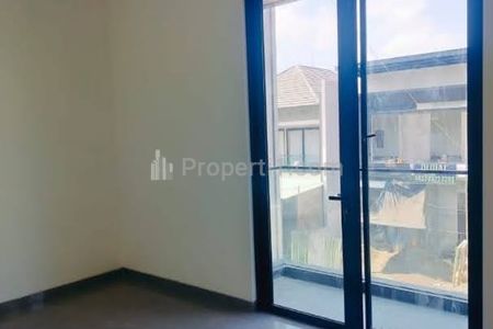 Dijual Rumah Brand New Woodland Citraland LT 153m2 4+1 KT Surabaya Barat