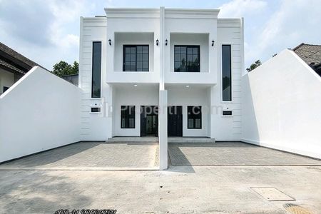 Dijual Rumah Baru Design Classic American Siap Huni di Cipayung, Jakarta Timur 