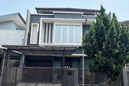 Jual Rumah Modern Industrial Semi Furnished Interior Pemium 5 Kamar Tidur 4 Kamar Mandi Garasi Carport Dekat di Perumahan Singgasana Pradana Bandung