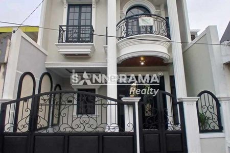 Dijual Rumah Mewah 3 Lantai Siap Huni di Mampang Depok