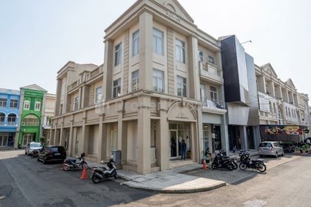 Dijual Ruko Hoek Strategis Kondisi Tersewa Grand Galaxy City Bekasi