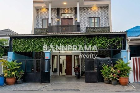 Dijual Rumah Megah di Boulevard Perumahan Mampang Depok