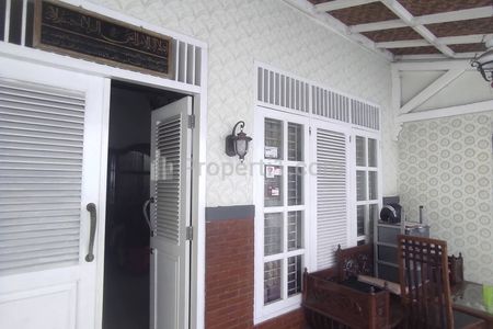 Jual Rumah Plus Kost-kostan 2 Lantai 8 Pintu di Kemang, Jakarta Selatan