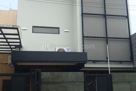 Dijual Rumah 2 Lantai SHM Simpang Darmo Permai Selatan Surabaya Barat Dekat Pakuwon