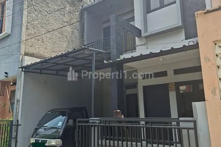 Jual Rumah 2 Lantai Minimalis Siap Huni dalam Cluster di Kelapa Tiga, Jagakarsa, Jakarta Selatan, Dekat ke Stasiun Lenteng Agung