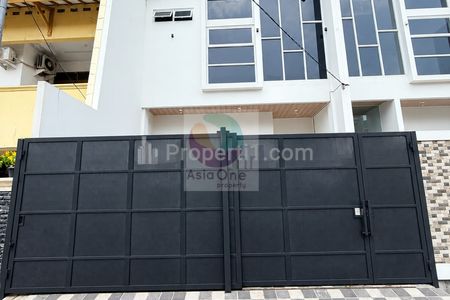 Dijual Rumah Bagus 2 Lantai Siap Huni di Pondok Kelapa Jakarta Timur dalam Komplek