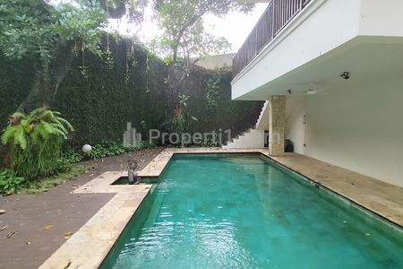 Sewa Rumah Dalam Compound di Cilandak, Jakarta Selatan - Ada Kolam Renang & Taman