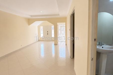 Rumah Dijual Taman Palem Lestari Jakbar 2 Lantai 4 Kamar Tidur