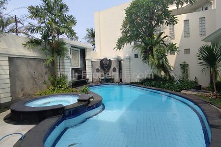 Sewa Rumah American Classic di Cipete, Jakarta Selatan - 5 Kamar Tidur & Private Pool