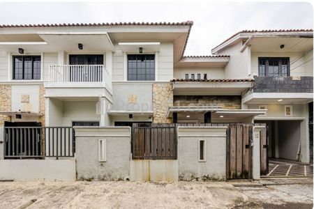 Dijual Rumah Mewah Daerah Cirendeu Tangerang Selatan 4BR Harga Affordable